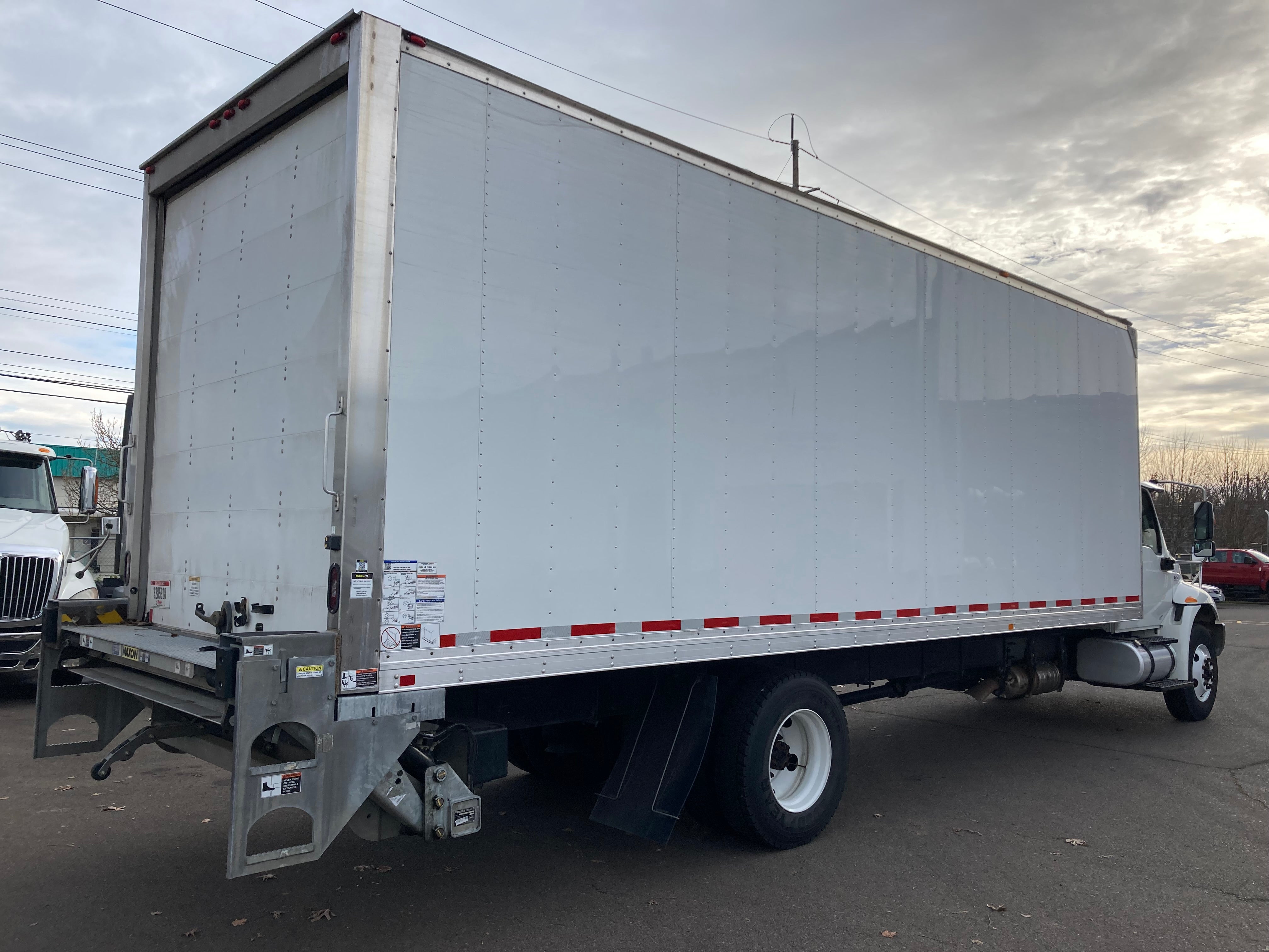 2022 IHC 33k GVW 26' Box Truck Peterson Trucks