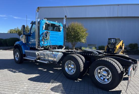HX520 HEAVY HAUL TRACTOR