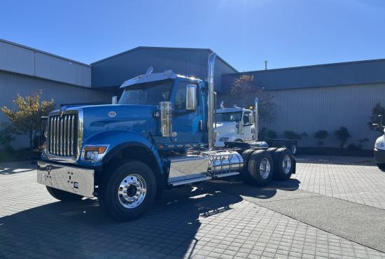 HX520 HEAVY HAUL TRACTOR